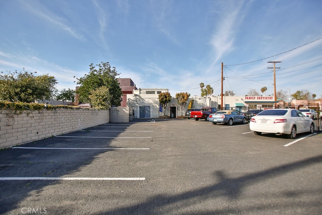 16 PARKING SPACES - 502 W 17th Street, Santa Ana CA 92706 - photo 20