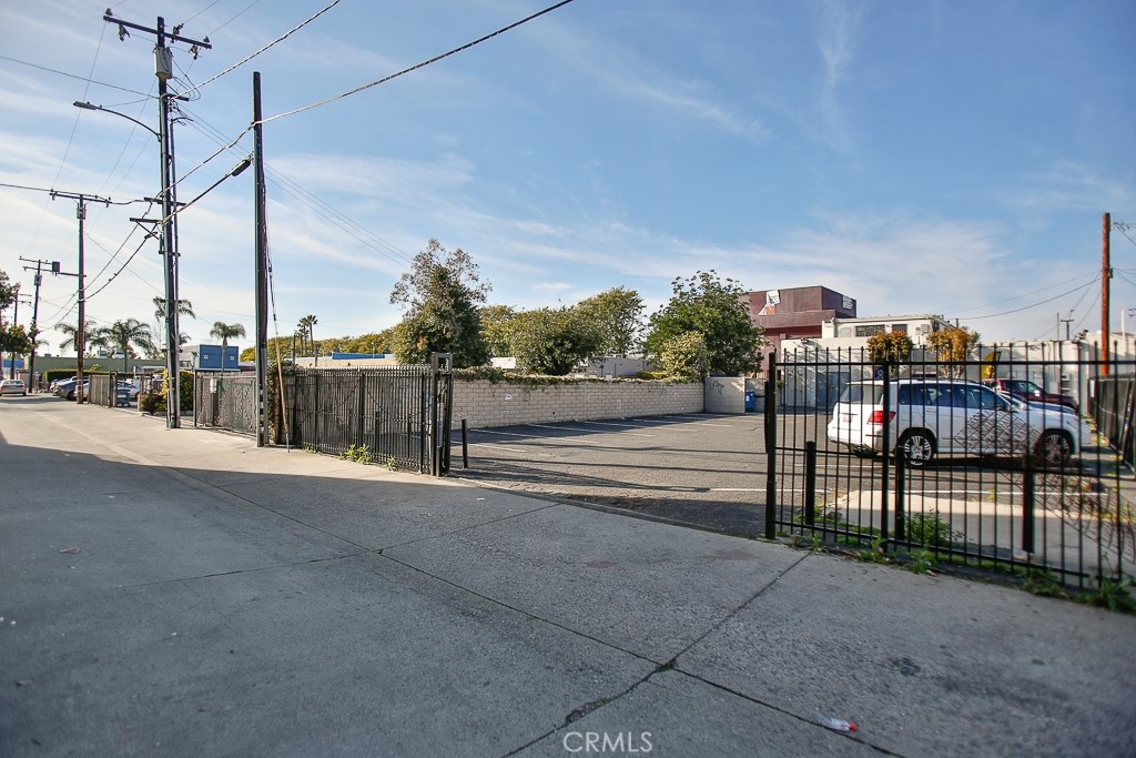 ALLEY LEADS TO PARKING LOT - 502 W 17th Street, Santa Ana CA 92706 - photo 22