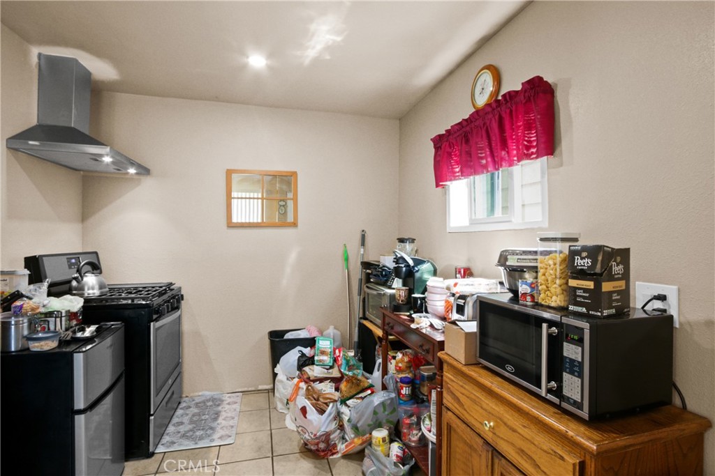 515 W Mcfadden Avenue, Santa Ana CA 92707 - photo 9