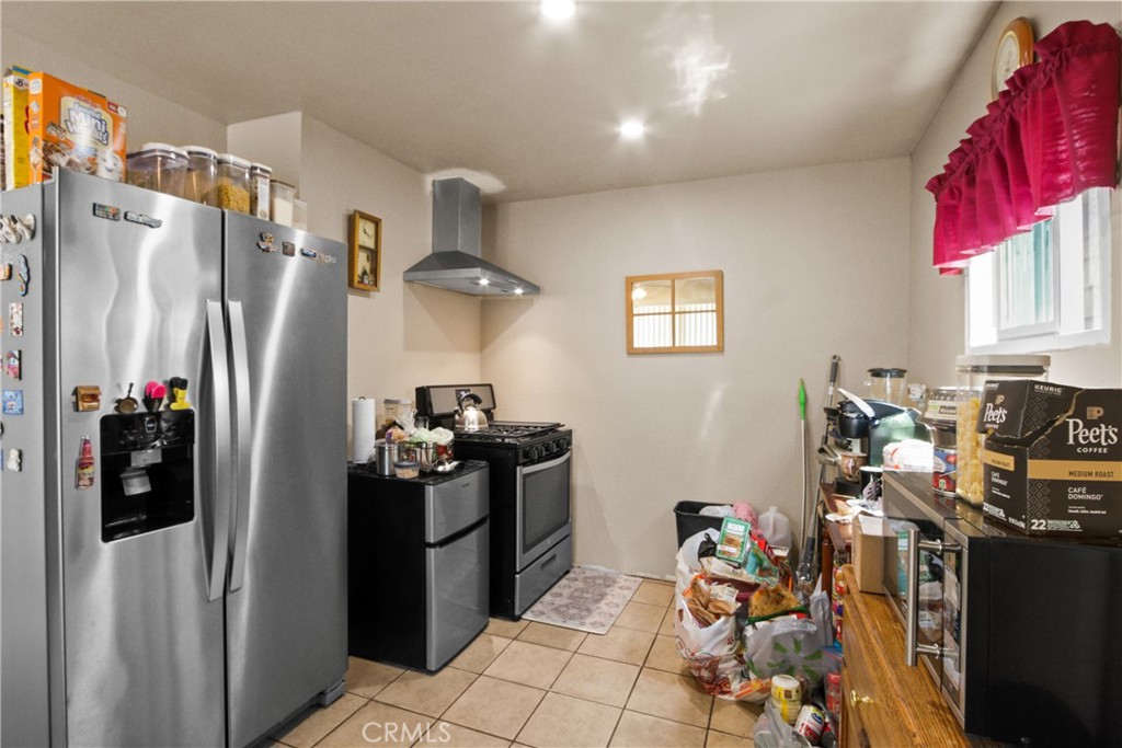 515 W Mcfadden Avenue, Santa Ana CA 92707 - photo 8
