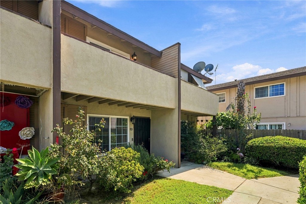 521 S Lyon 83, Santa Ana CA 92701 - photo 3