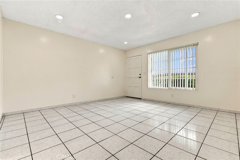 521 S Lyon 83, Santa Ana CA 92701 - photo 6