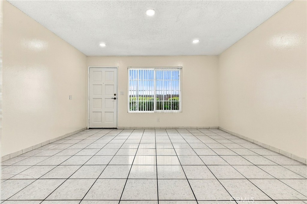 521 S Lyon 83, Santa Ana CA 92701 - photo 7