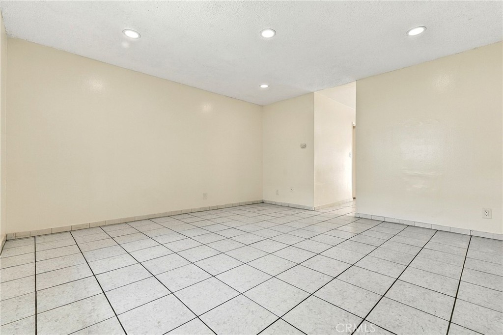 521 S Lyon 83, Santa Ana CA 92701 - photo 8
