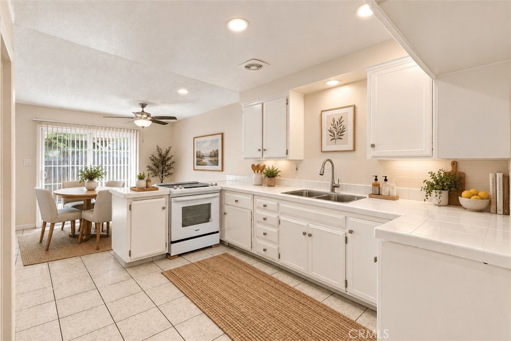 521 S Lyon 83, Santa Ana CA 92701 - photo 9