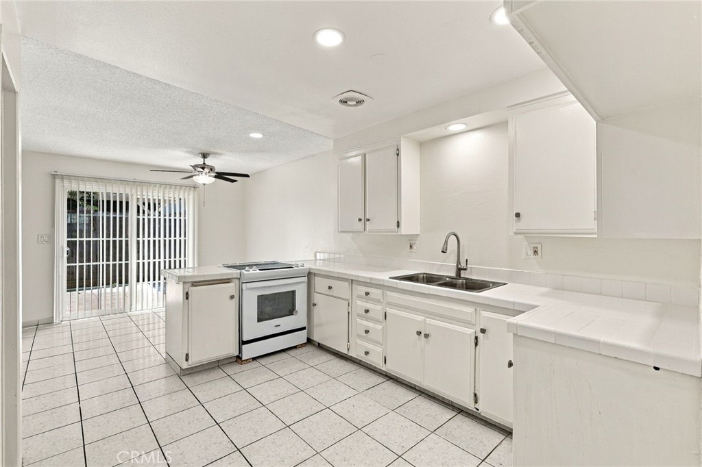 521 S Lyon 83, Santa Ana CA 92701 - photo 10