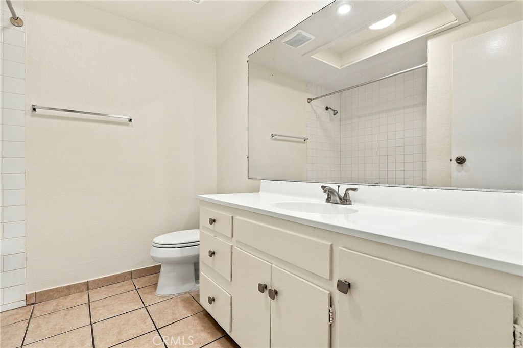 521 S Lyon 83, Santa Ana CA 92701 - photo 27