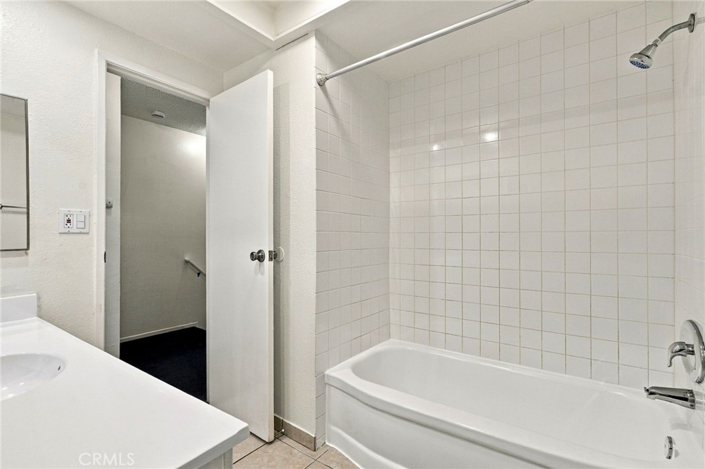 521 S Lyon 83, Santa Ana CA 92701 - photo 28