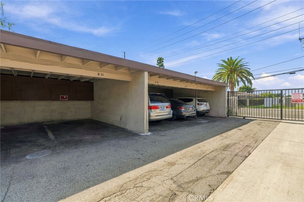 521 S Lyon 83, Santa Ana CA 92701 - photo 36