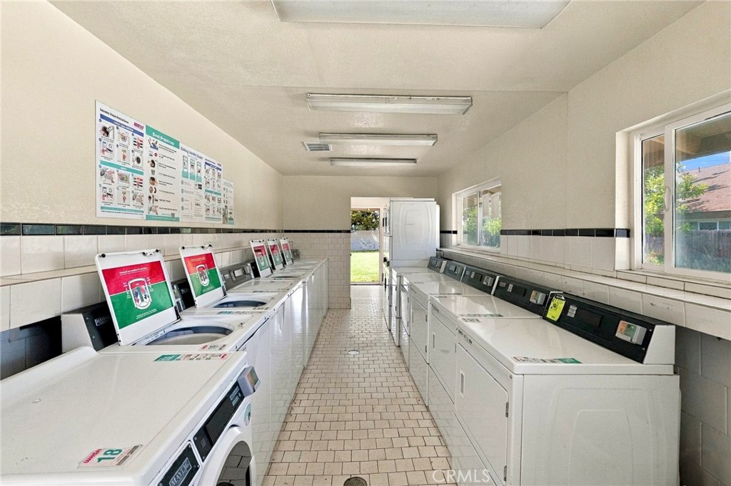 521 S Lyon 83, Santa Ana CA 92701 - photo 39