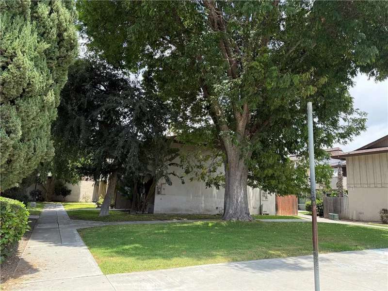 521 S Lyon 85, Santa Ana