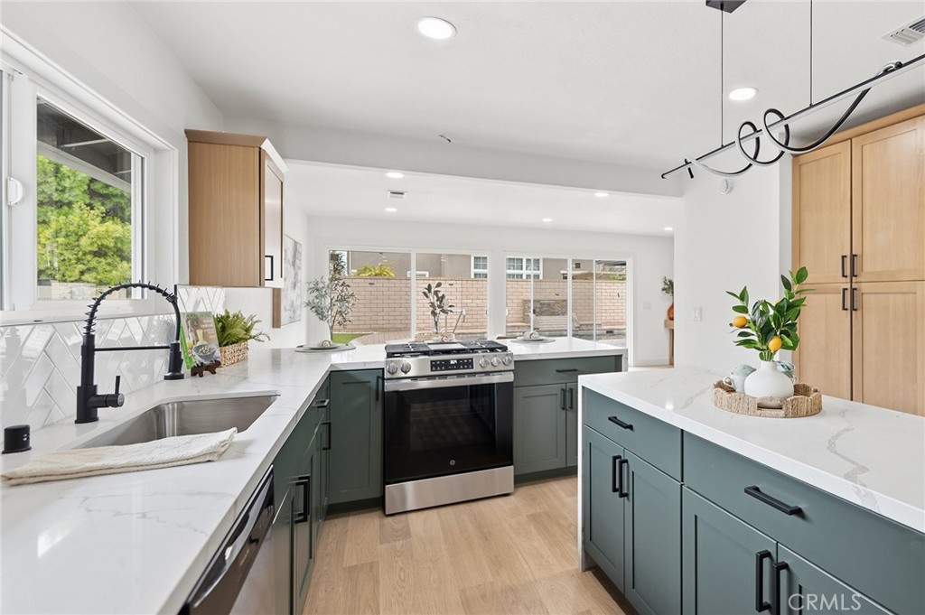 521 W Memory, Santa Ana CA 92706 - photo 9