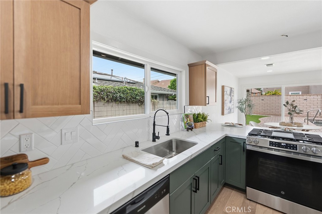 521 W Memory, Santa Ana CA 92706 - photo 10
