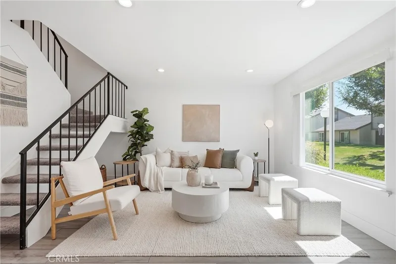 531 W Alton B, Santa Ana, CA 92707