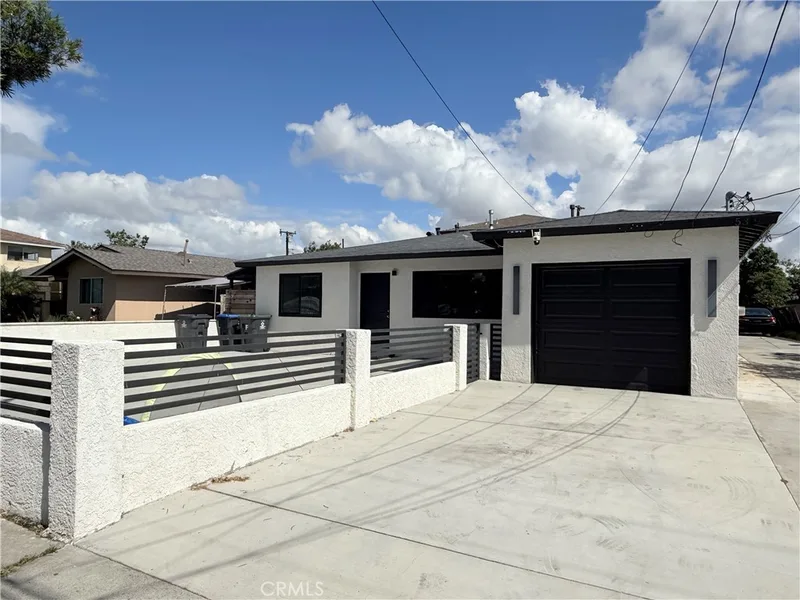 5319 Roosevelt, Santa Ana, CA 92703