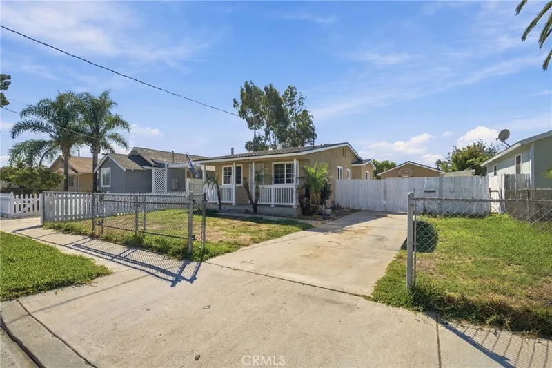 5510 Roosevelt Avenue, Santa Ana, CA 92703