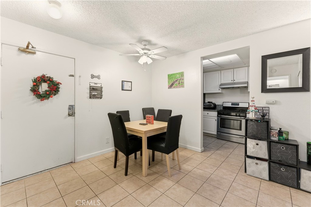 Dining area - 600 W 3rd St B116, Santa Ana CA 92701 - photo 1