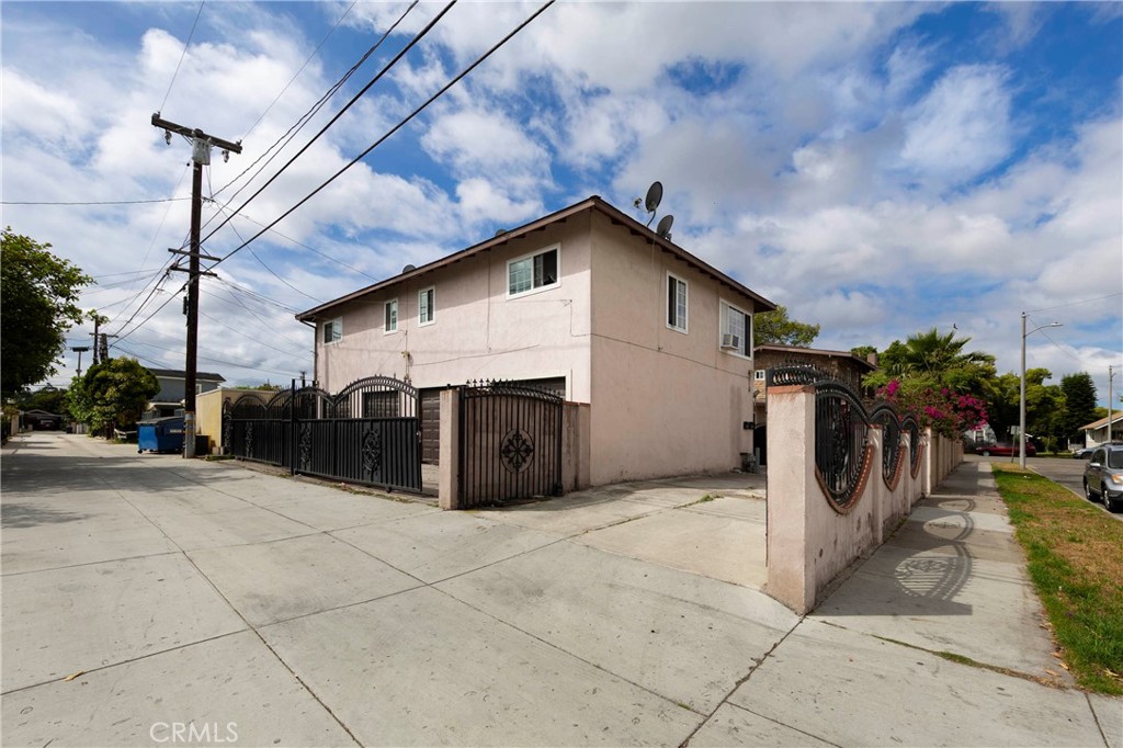 garages and upper rear units - 603 S Orange, Santa Ana CA 92701 - photo 3