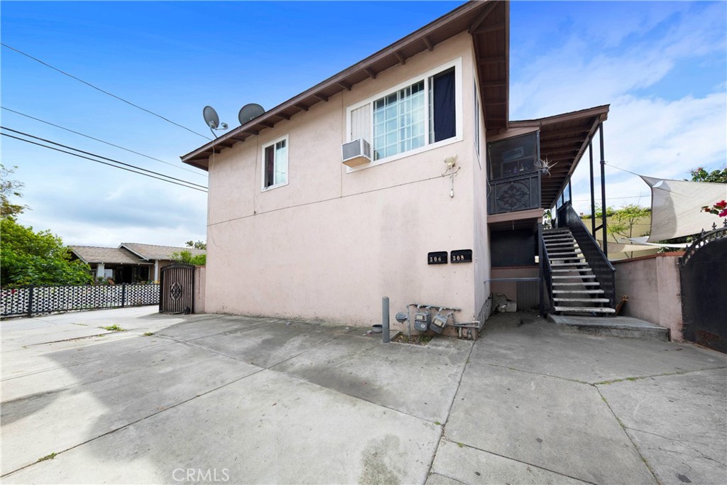 Side of rear units - 603 S Orange, Santa Ana CA 92701 - photo 5