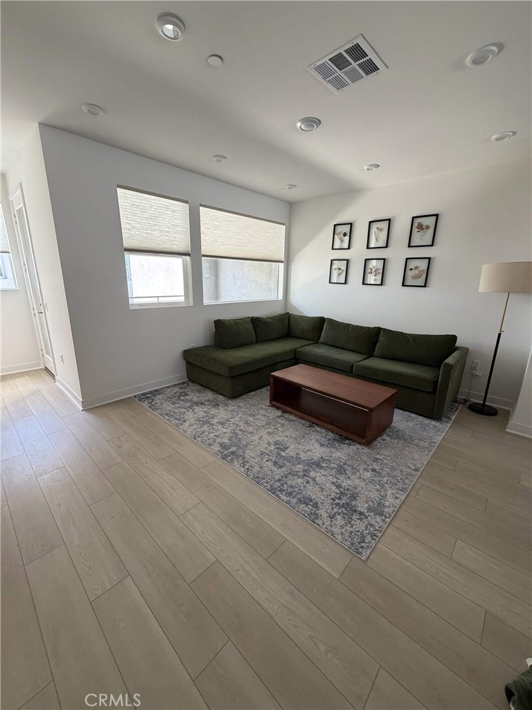 605 S Lyon Street, Santa Ana CA 92705 - photo 2