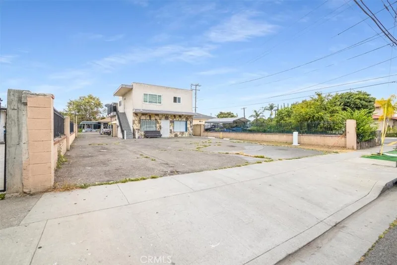 608 E Central Avenue, Santa Ana, CA 92707