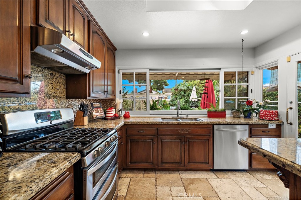 What a Pleasure to Cook in this Great Gourmet Kitchen! - 622 W Alpine Avenue, Santa Ana CA 92707 - photo 10