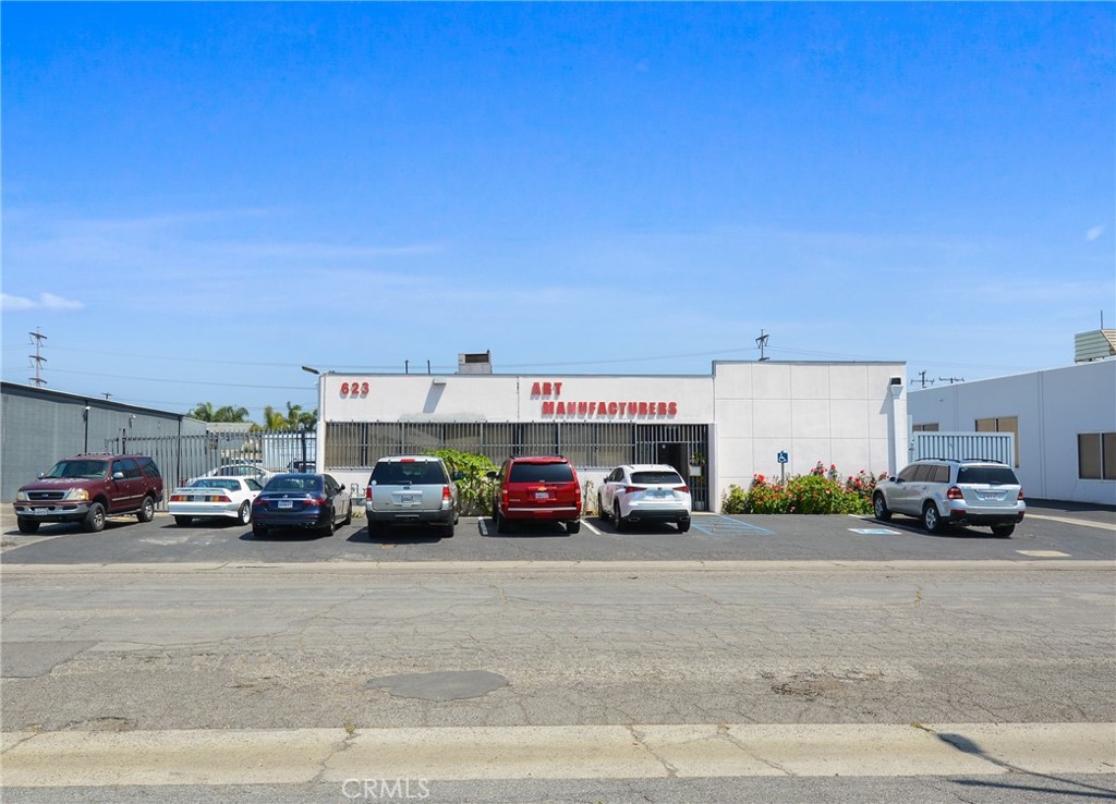 Front facing view - 623 Young Street, Santa Ana CA 92705 - photo 2