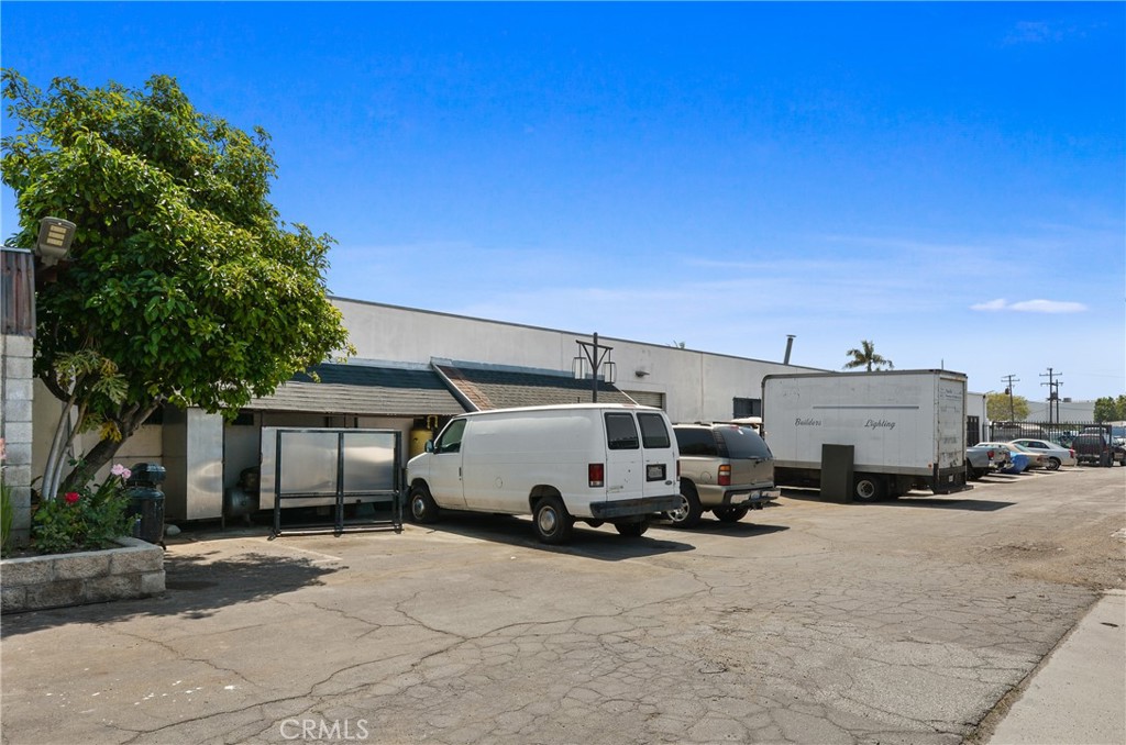 Side view - 623 Young Street, Santa Ana CA 92705 - photo 14