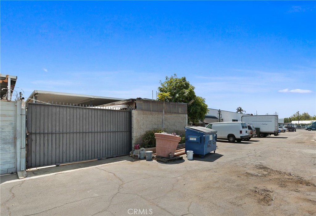 Side rear gate - 623 Young Street, Santa Ana CA 92705 - photo 15