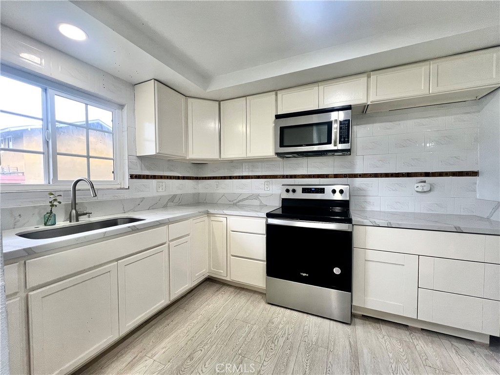 624 S Sullivan 15D, Santa Ana CA 92704 - photo 1