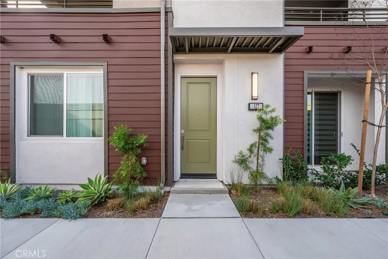 637 S Lyon St, Santa Ana, CA 92705