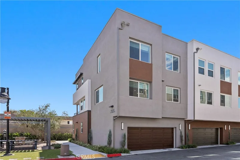 651 S Lyon Street, Santa Ana, CA 92705