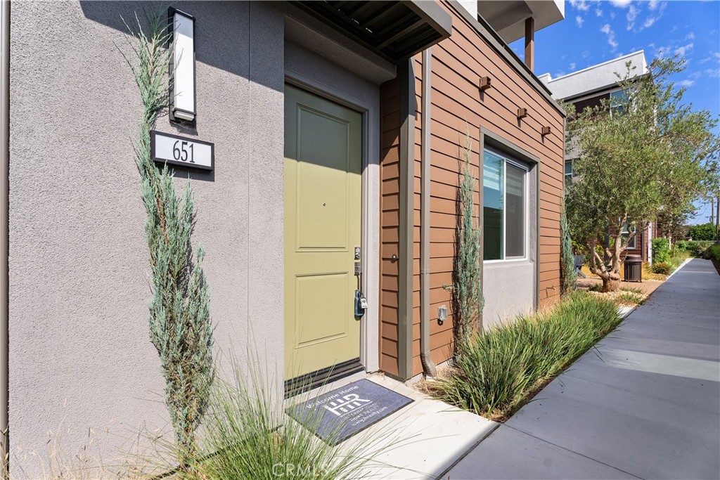 651 S Lyon Street, Santa Ana CA 92705 - photo 2