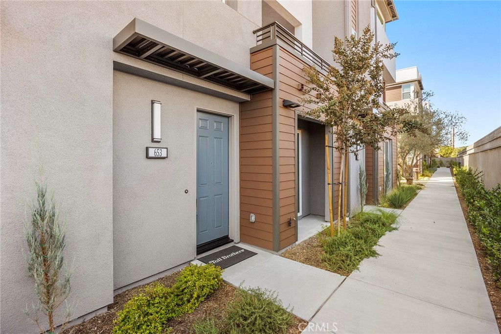 653 S Lyon Street, Santa Ana CA 92701 - photo 1