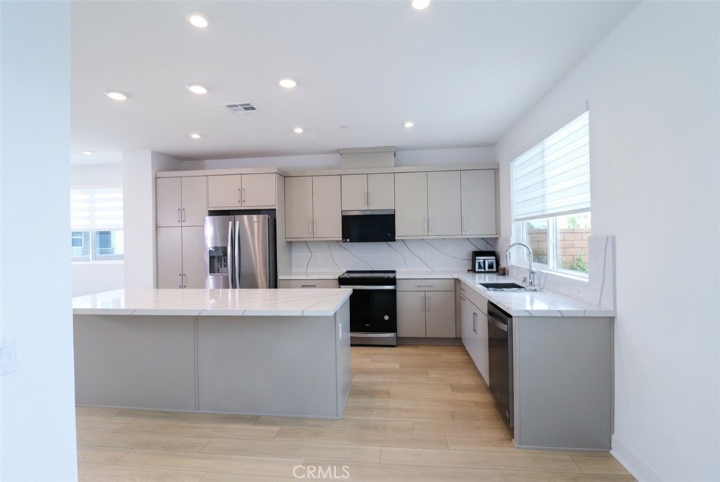 681 S Lyon St, Santa Ana CA 92705 - photo 5