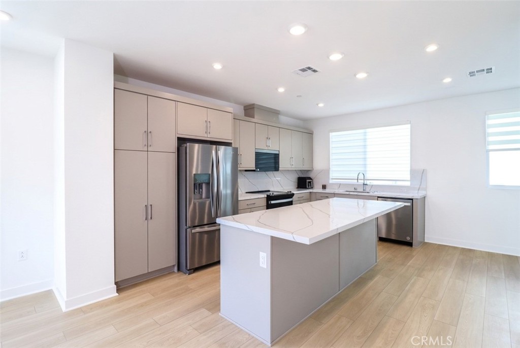 681 S Lyon St, Santa Ana CA 92705 - photo 6