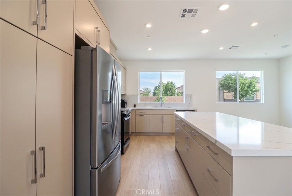 681 S Lyon St, Santa Ana CA 92705 - photo 7