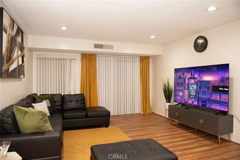 700 W 3rd B117, Santa Ana, CA 92701