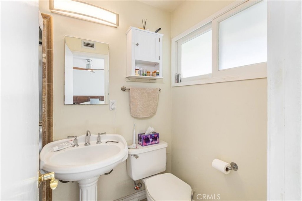 primary bath - 702 S Arapaho, Santa Ana CA 92704 - photo 28