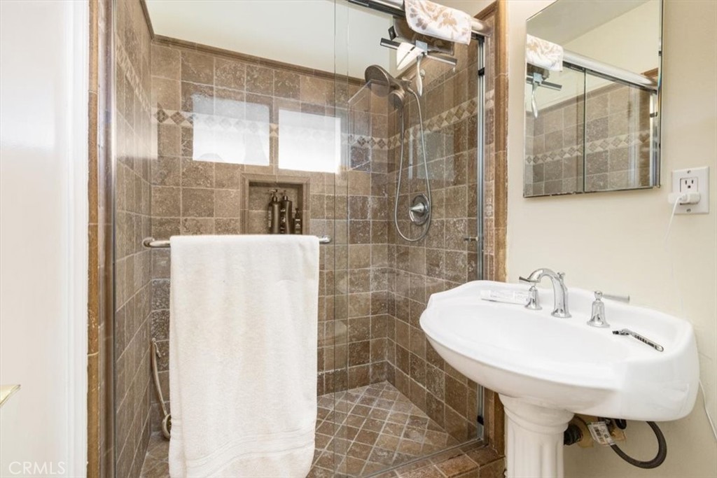 primary bath - 702 S Arapaho, Santa Ana CA 92704 - photo 29