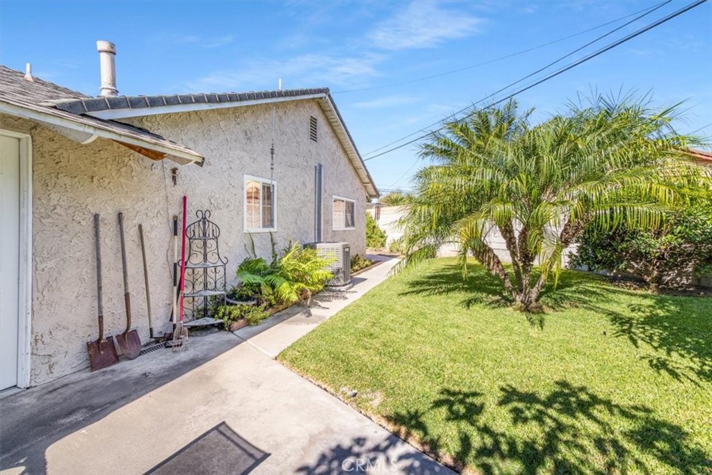 side yard - 702 S Arapaho, Santa Ana CA 92704 - photo 32