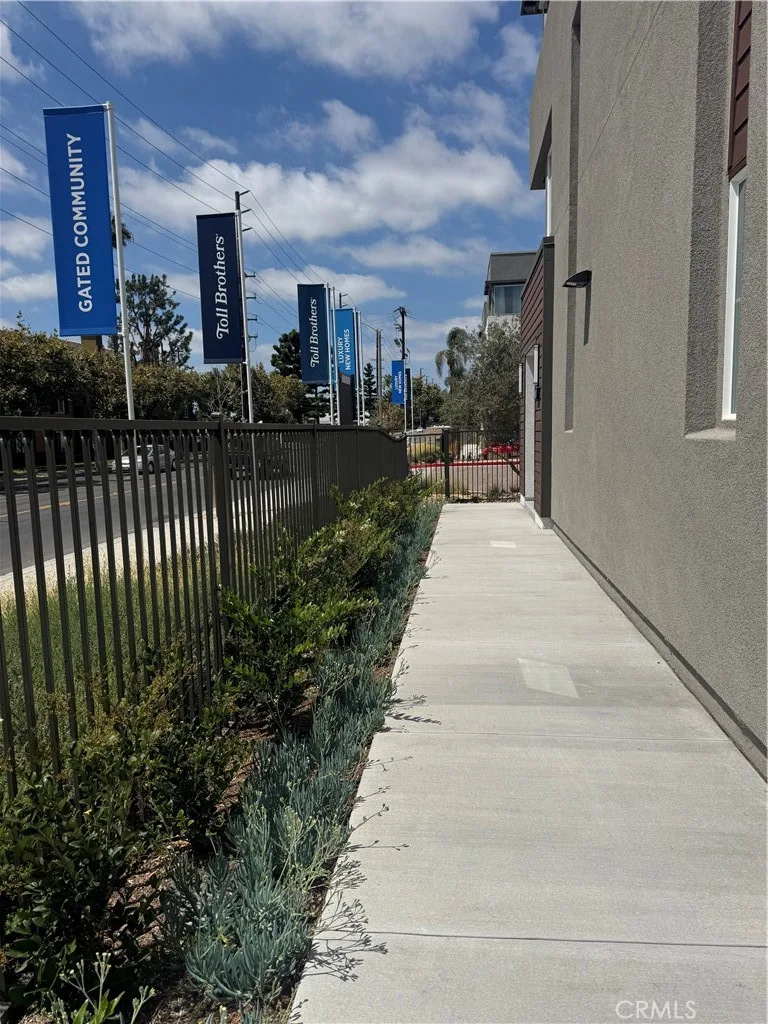 707 S Lyon Street S, Santa Ana, CA 92705