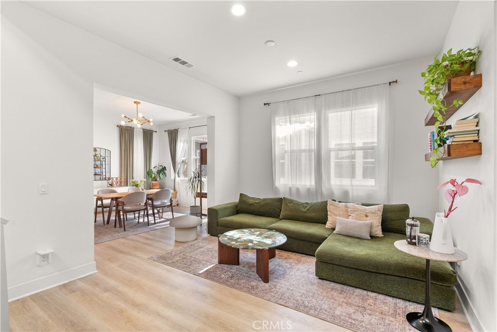 Welcome Home! - 710 W Tribella Court, Santa Ana CA 92703 - photo 1