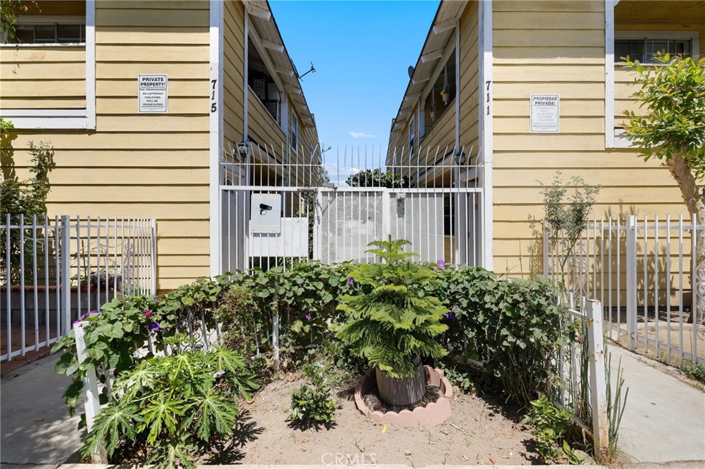 711 N Lacy Street D, Santa Ana CA 92701 - photo 1