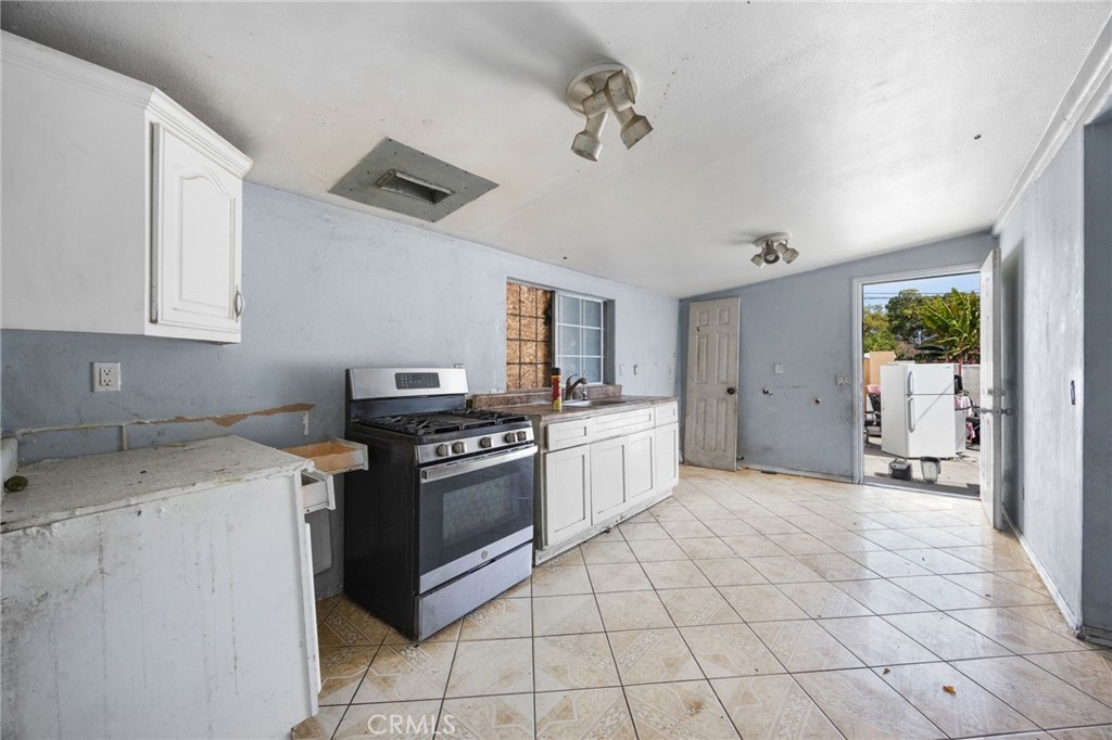 725 S Main Street, Santa Ana CA 92701 - photo 17