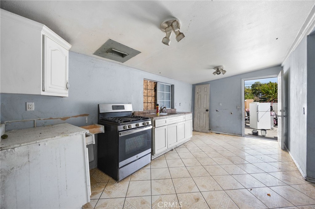 725 S Main Street, Santa Ana CA 92701 - photo 14