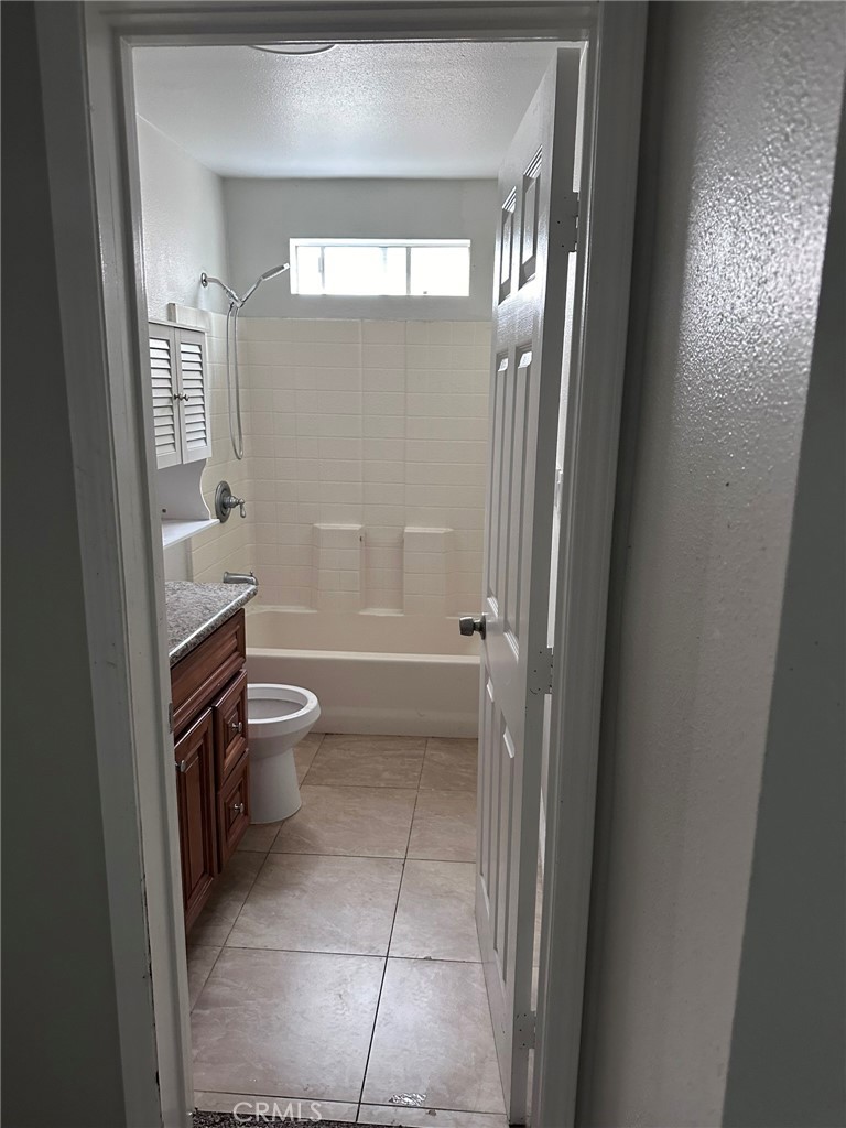 Bath 2 - 726 S Halladay Street, Santa Ana CA 92701 - photo 7