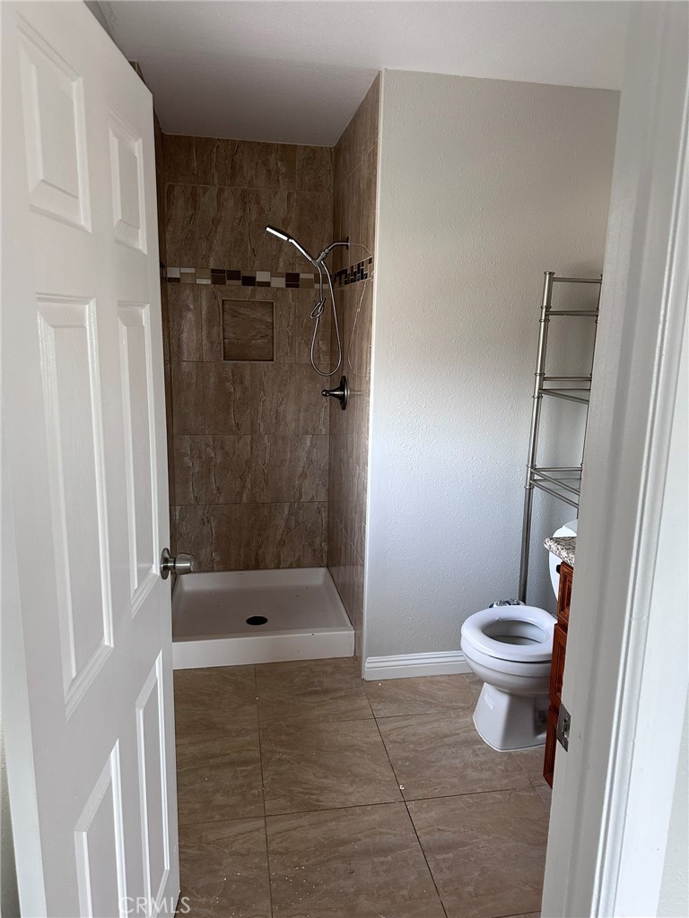 Primary Suite Bath - 726 S Halladay Street, Santa Ana CA 92701 - photo 9