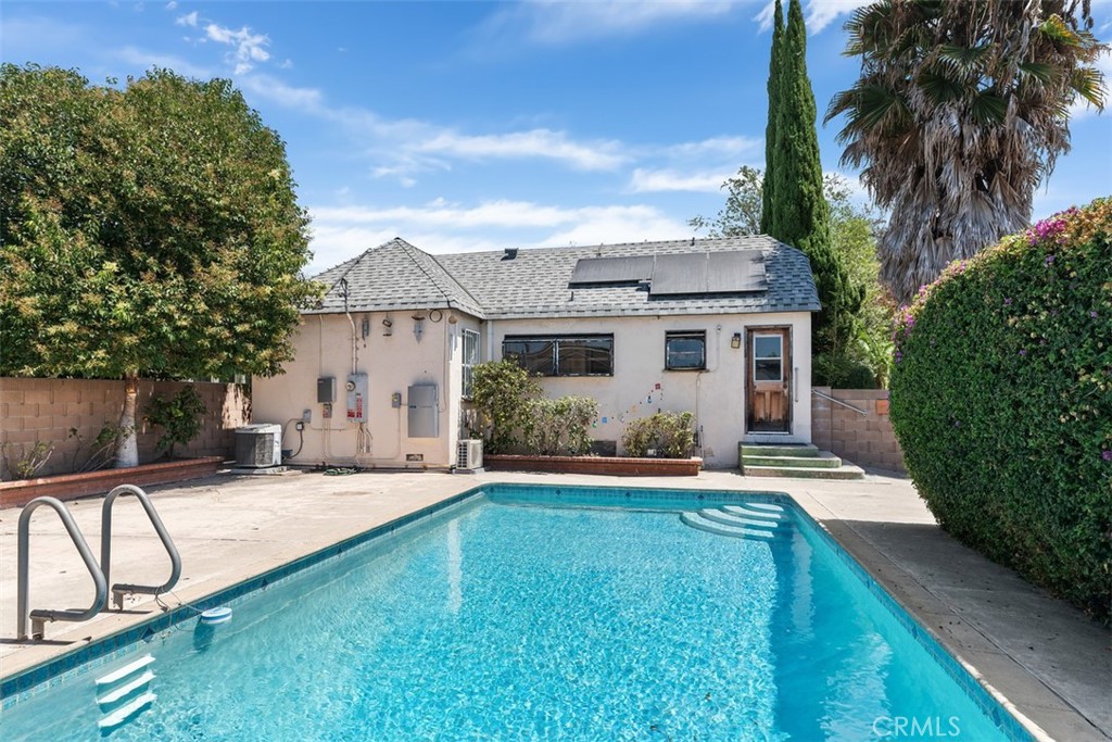 Welcome home! - 726 S Oak, Santa Ana CA 92701 - photo 1