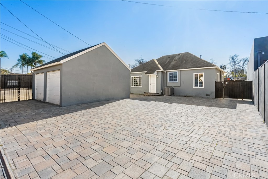Driveway and Garage - 801 W 17th Street, Santa Ana CA 92706 - photo 1